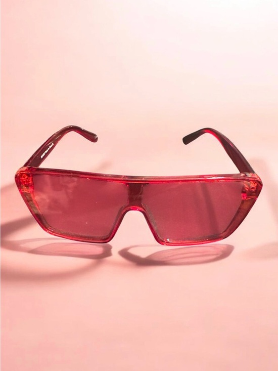 Accessories - Women's Transparent Red Shield Sunglasses
S52